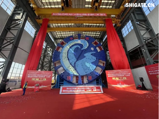 1月1日，國務(wù)院國資委新聞中心發(fā)布2024年度央企十大“超級工程”和央企十大“國之重器”，河鋼集團(tuán)舞鋼公司參與研制的我國首個工業(yè)用途核能供汽項目“和氣一號”和中俄東線天然氣管道工程、中國南極秦嶺站，我國自主設(shè)計建造的首艘大洋鉆探船“夢想”號、亞洲首艘圓筒型海上油氣加工廠“?？惶枴薄⑽覈灾餮兄频母笾睆蕉軜?gòu)機(jī)“江海號”分別入選。  2024年以來，舞鋼公司深入落實“1127”工作規(guī)劃，堅持“以客戶需求為導(dǎo)向”，大力推進(jìn)技術(shù)營銷，奮力拓展市場；強(qiáng)化科技創(chuàng)新驅(qū)動，以填補(bǔ)國內(nèi)市場空白為目標(biāo)，研發(fā)更多具有舞鋼特色的新產(chǎn)品，助力國家“超級工程”建設(shè)和“大國重器”制造。